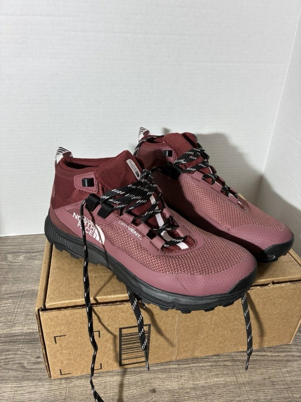 North Face Women’s Cragstone Mid Waterproof Hiking Boot Size 9 In Burgundy